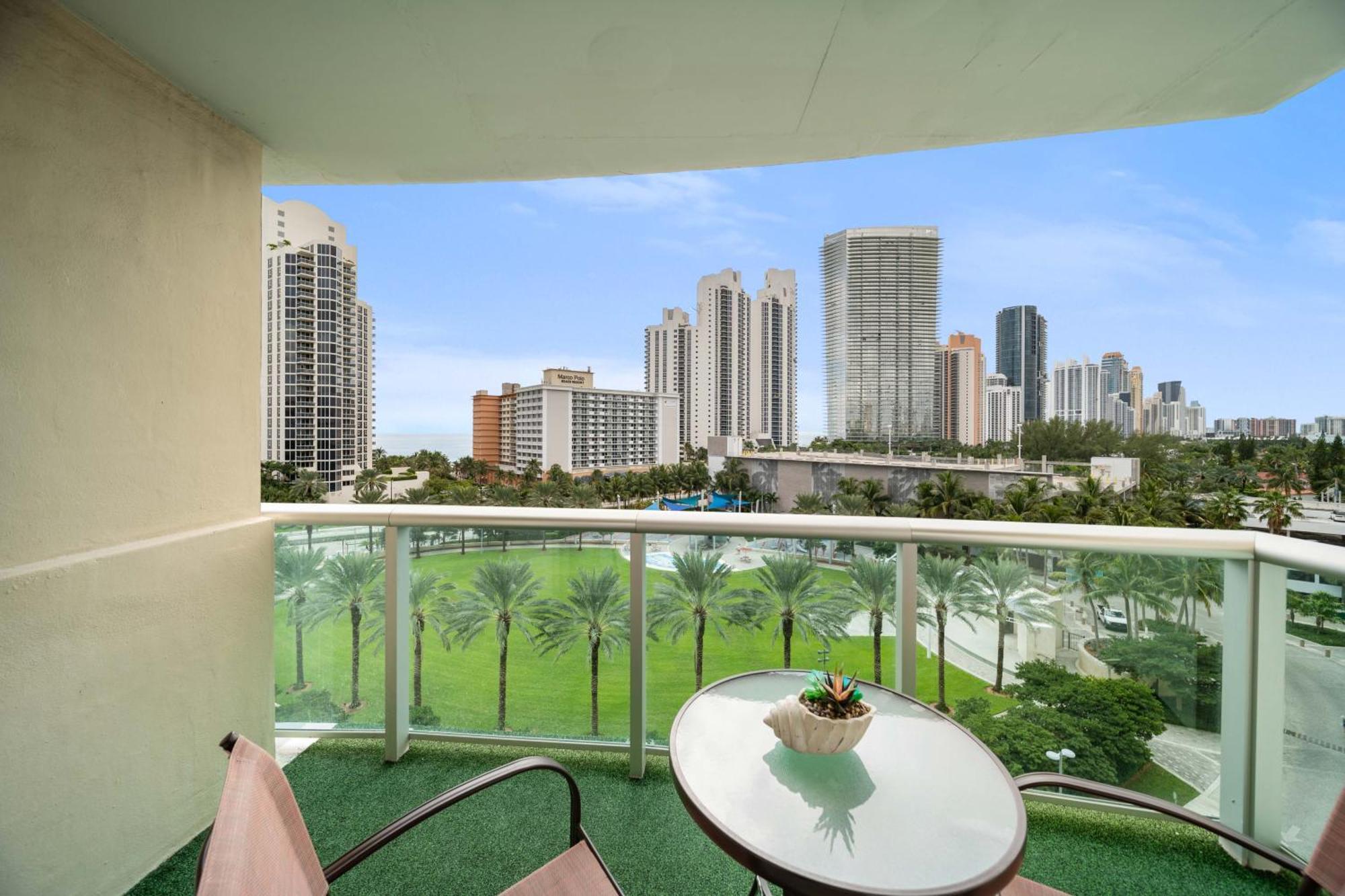 Cozy Ocean Views Condo With Pool & Tennis Court Sunny Isles Beach Exterior foto