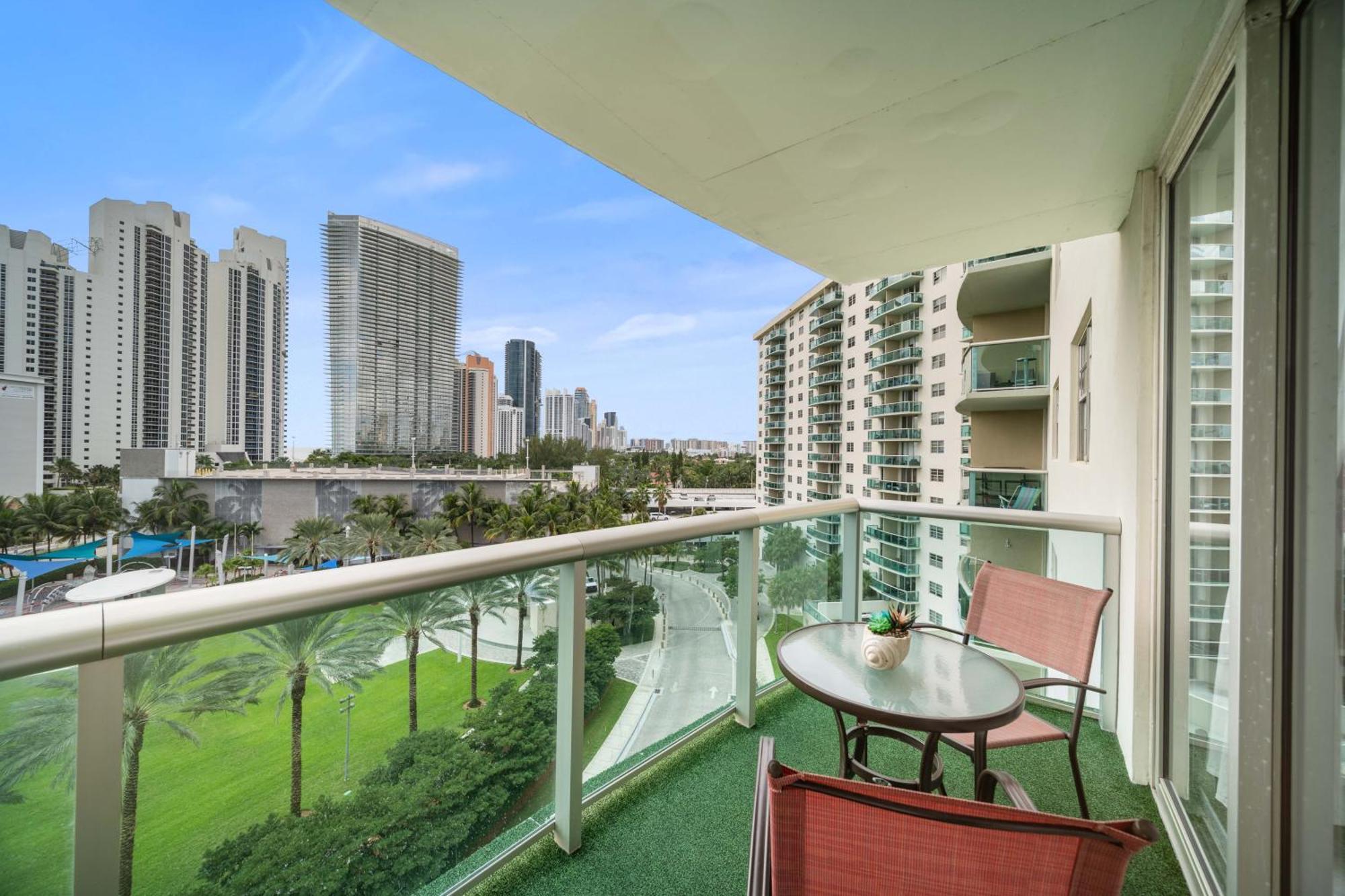 Cozy Ocean Views Condo With Pool & Tennis Court Sunny Isles Beach Exterior foto